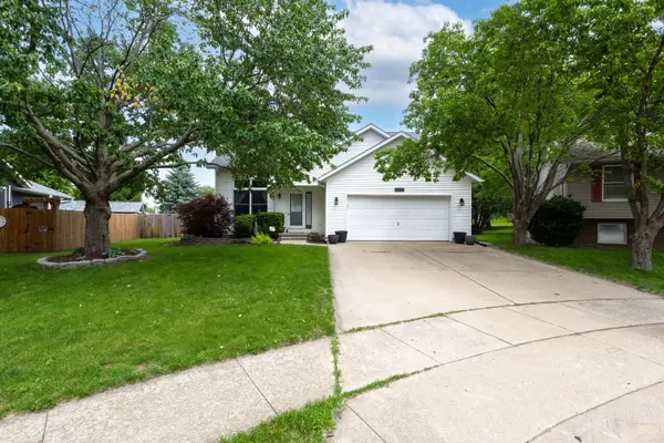 3254 W 64th Street CT, Davenport, IA 52806
