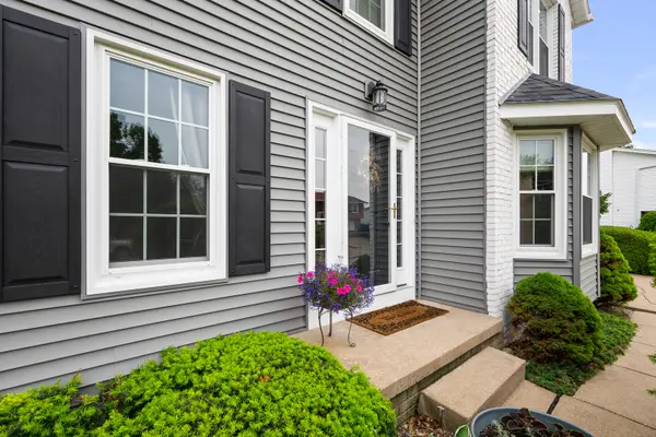737 W 58th ST, Davenport, IA 52806