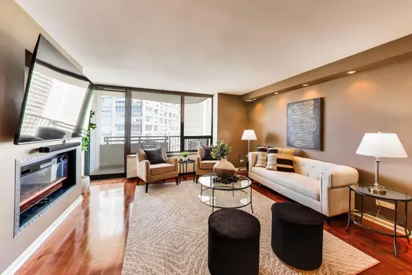 3930 N Pine Grove AVE #1815, Chicago, IL 60613