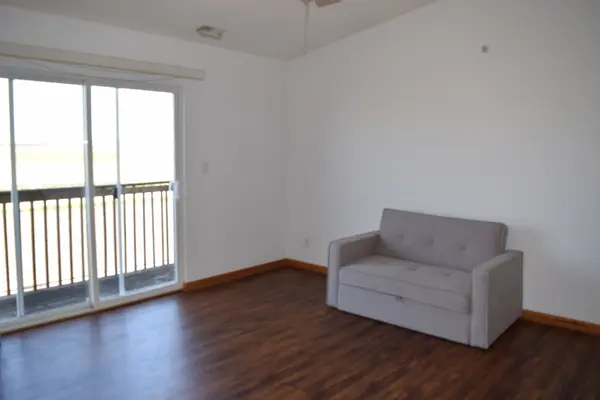 565 N Strack ST #302, Cortland, IL 60112