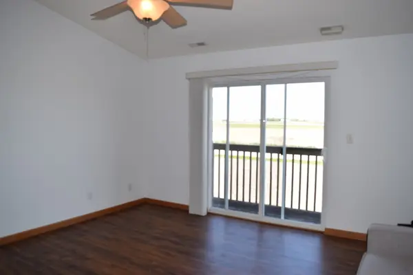 565 N Strack ST #302, Cortland, IL 60112