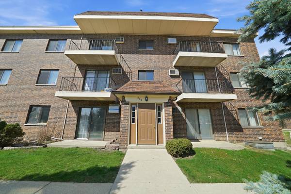 966 N Rohlwing RD #GA, Addison, IL 60101