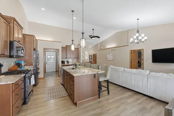 605 Danielle CT, Blue Grass, IA 52726