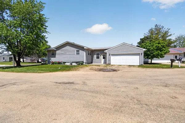 713 East ST, Grand Mound, IA 52751