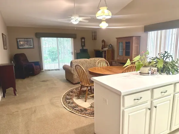 1807 Magnolia CT #1807, Mchenry, IL 60051