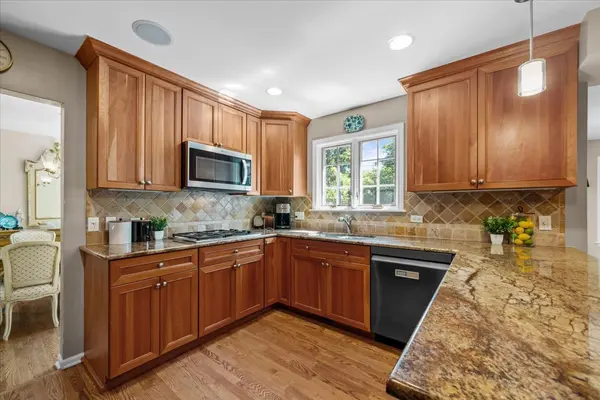 1109 Terrace LN, Glenview, IL 60025