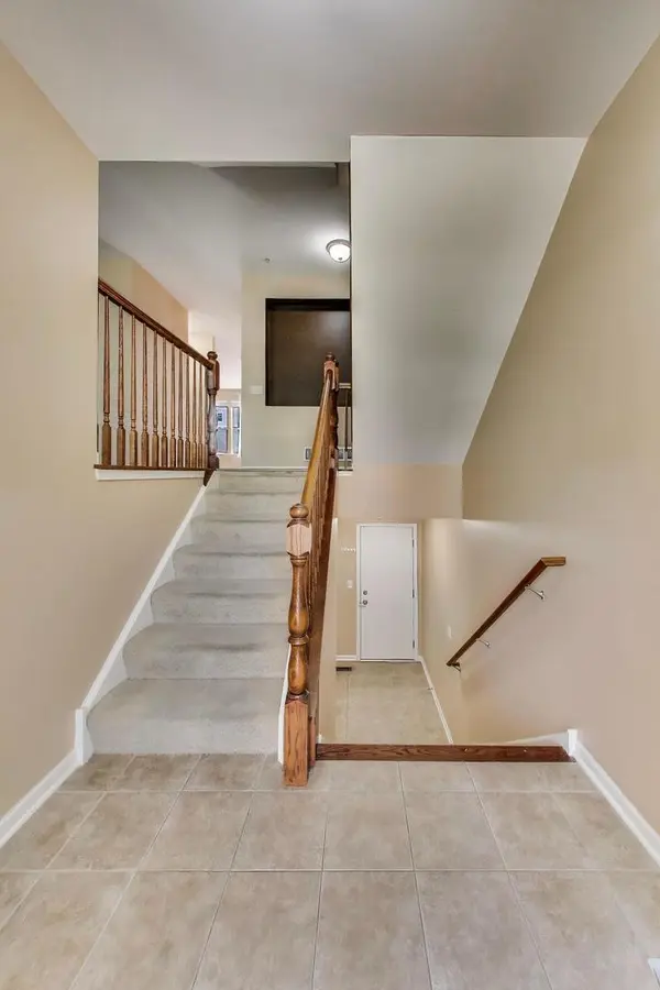 932 Tuscany DR, Streamwood, IL 60107