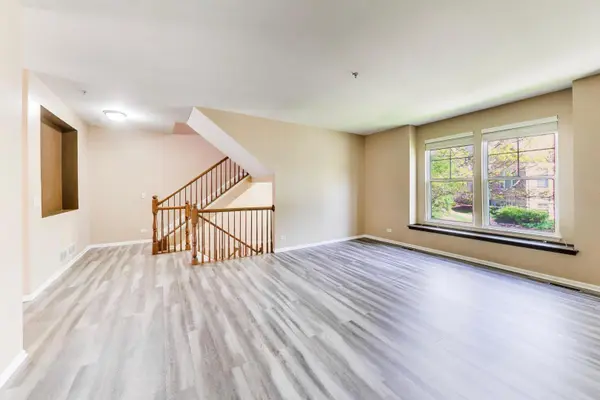 932 Tuscany DR, Streamwood, IL 60107