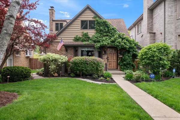 4947 Estes AVE, Skokie, IL 60077