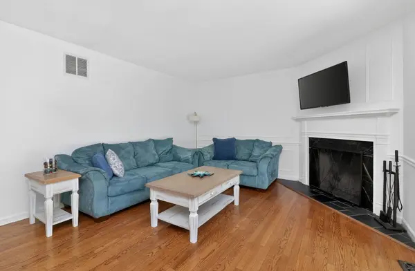 2S742 AVENUE ORLEANS, Oak Brook, IL 60523