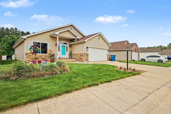 332 Carey LN, Chesterton, IN 46304