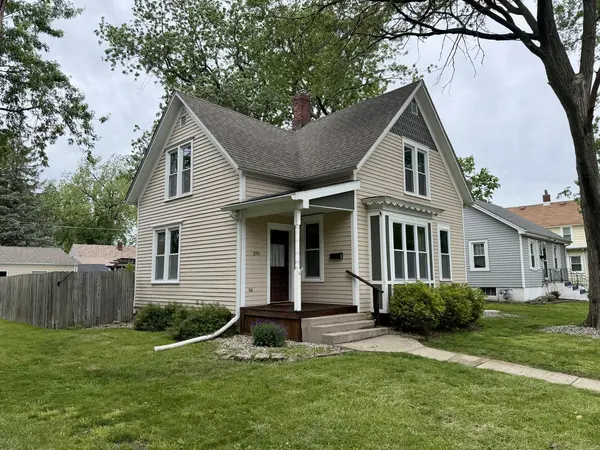 295 S Grand AVE, Bradley, IL 60915