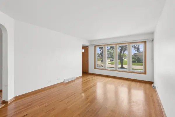 8600 W Ainslie ST, Norridge, IL 60706