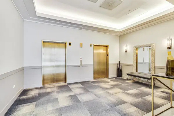 77 S Evergreen AVE #806, Arlington Heights, IL 60005