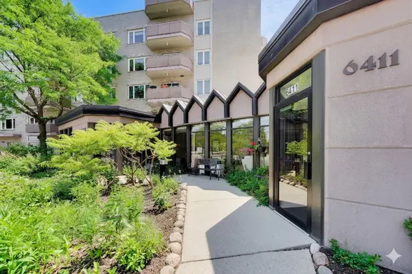 6411 Lincoln AVE #303, Morton Grove, IL 60053