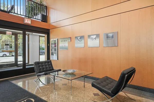 4343 N Clarendon AVE #1408, Chicago, IL 60613