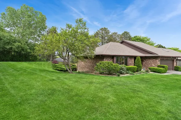 707 Chelsey CT #707, Gurnee, IL 60031