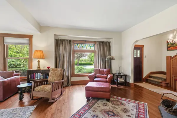 1021 N Sheridan RD, Waukegan, IL 60085