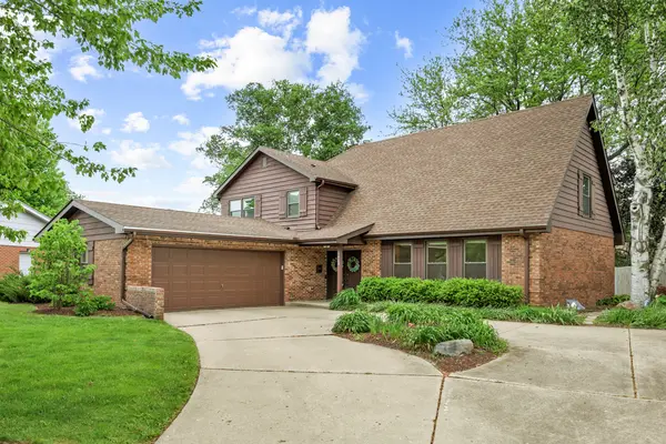 1605 Mayflower DR, Dekalb, IL 60115
