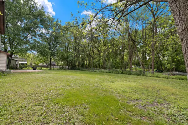 9517 Ballard RD, Crystal Lake, IL 60014