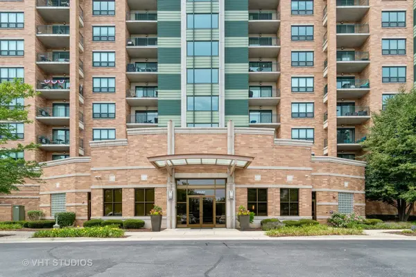 6420 Double Eagle DR #306, Woodridge, IL 60517