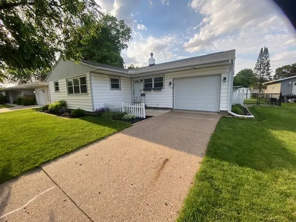 611 33rd AVE, East Moline, IL 61244