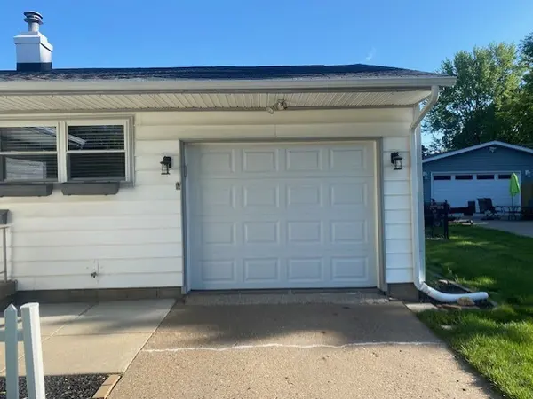 611 33rd AVE, East Moline, IL 61244