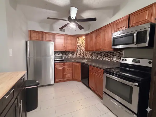 435 Cavalier CT #205C, West Dundee, IL 60118