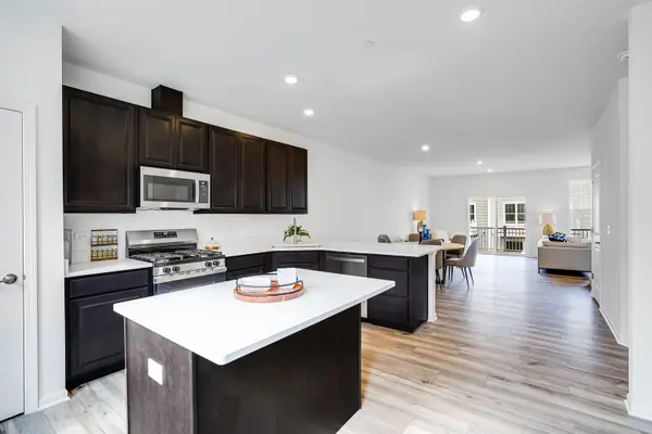130 Harvest LN, West Dundee, IL 60118