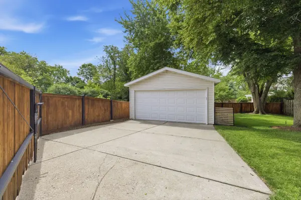 263 Hill AVE, Glen Ellyn, IL 60137