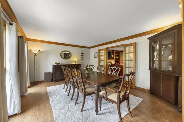 2012 Cromwell DR, Wheaton, IL 60189