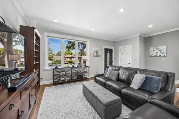 5137 S Mobile AVE, Chicago, IL 60638