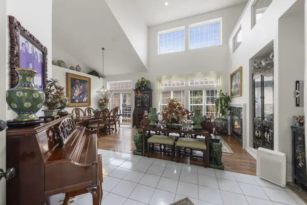 1610 Astor AVE, Oakbrook Terrace, IL 60181
