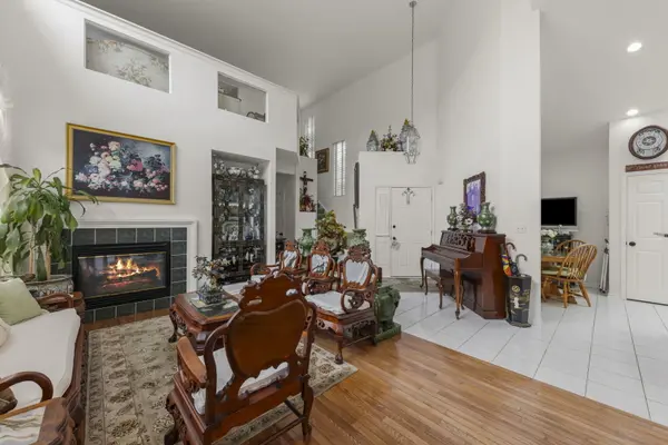 1610 Astor AVE, Oakbrook Terrace, IL 60181