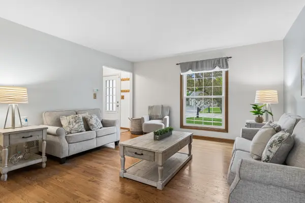 1318 Nantucket CT, Carol Stream, IL 60188