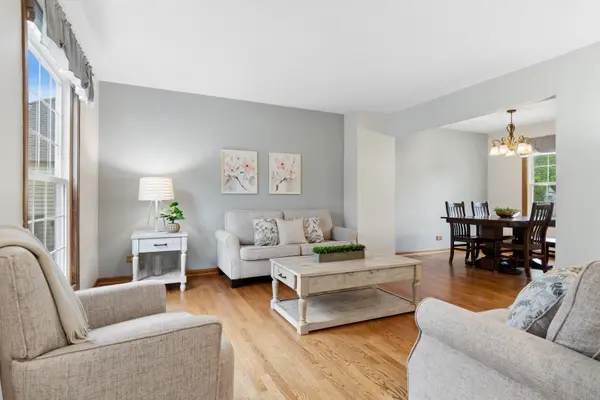 1318 Nantucket CT, Carol Stream, IL 60188