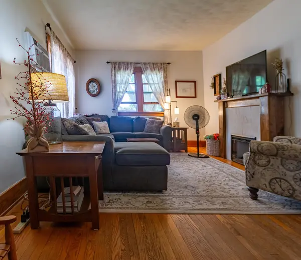 2440 Arlington AVE, Davenport, IA 52803