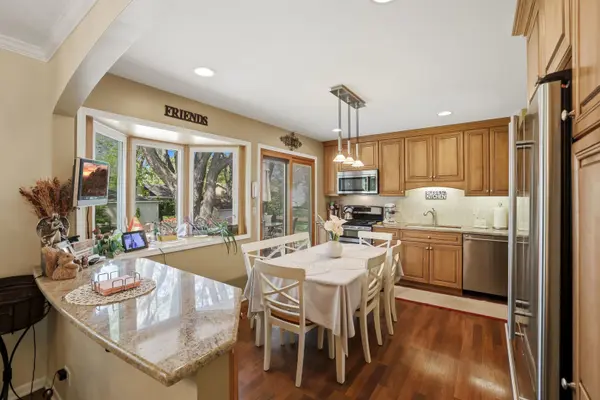 898 E Schirra DR, Palatine, IL 60074