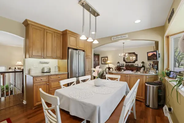 898 E Schirra DR, Palatine, IL 60074