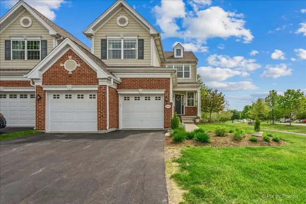 1131 Falcon Ridge DR, Elgin, IL 60124