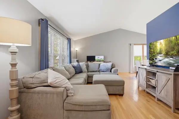 811 Westbury DR, Algonquin, IL 60102