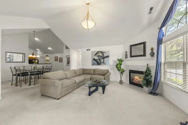 1900 Timbers Edge CIR, Joliet, IL 60431