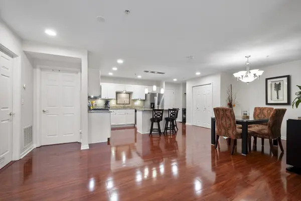 8000 Kilpatrick AVE #2E, Skokie, IL 60076