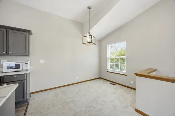 729 Fieldcrest DR #C, South Elgin, IL 60177