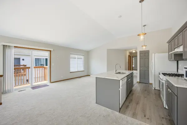729 Fieldcrest DR #C, South Elgin, IL 60177