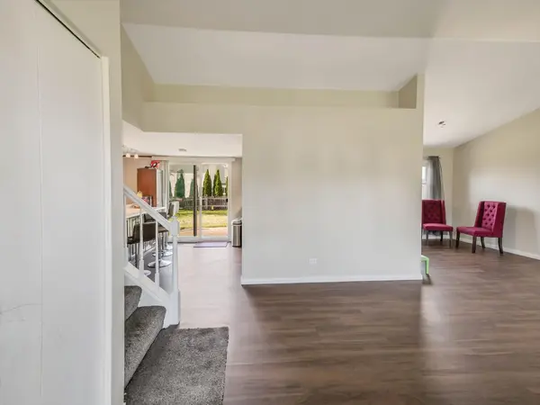 191 Pebblecreek TRL, Carol Stream, IL 60188