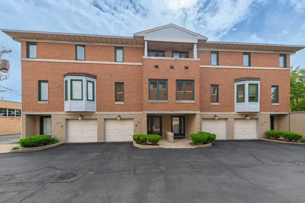 3804 W Devon AVE, Lincolnwood, IL 60712
