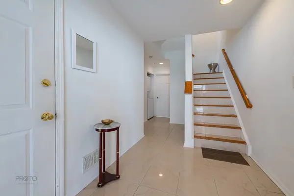 3804 W Devon AVE, Lincolnwood, IL 60712
