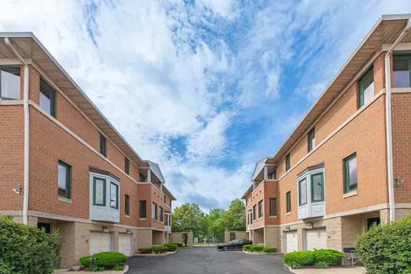 3804 W Devon AVE, Lincolnwood, IL 60712