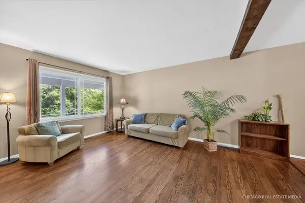101 W Melody LN, Woodstock, IL 60098